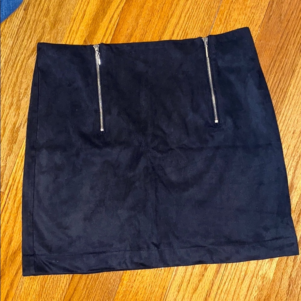 Kensie Suede skirt with zippers
